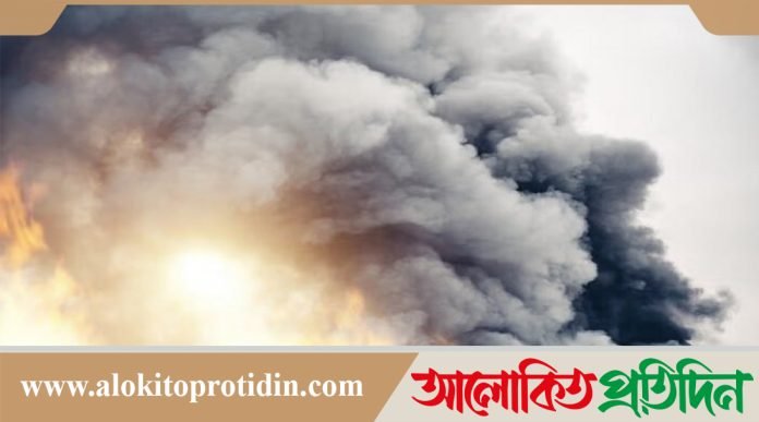 বিস্ফোরণে কেঁপে উঠলো লাহোর