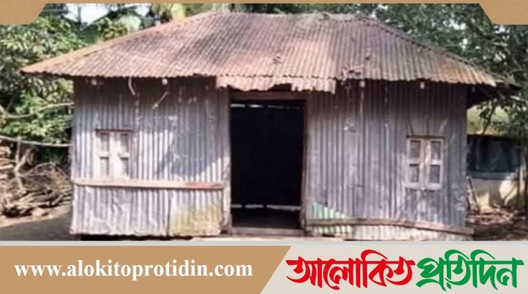 হারিয়ে যাচ্ছে গ্রাম বাংলার ঐতিহ্যবাহী কাচারি ঘর