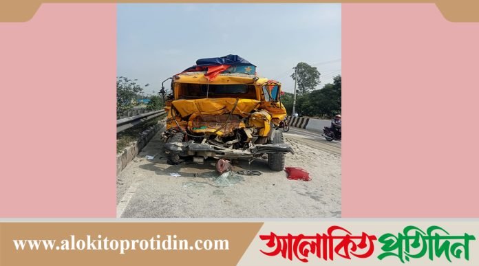 টাঙ্গাইলে ট্রাকের পেছনে আরেক ট্রাকের ধাক্কা, চালক নিহত