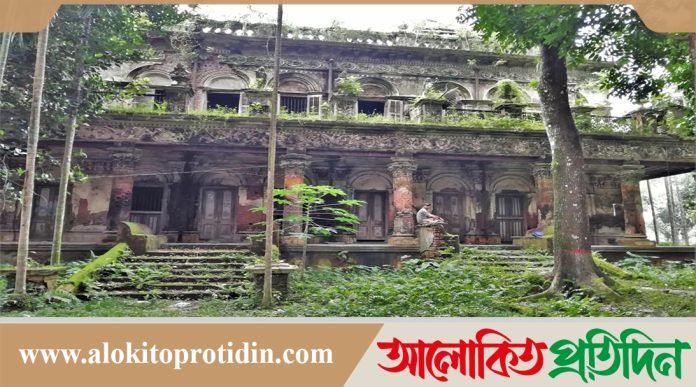 নাগরপুরে ঐতিহ্যের নিঃশব্দ সাক্ষী পাকুটিয়া জমিদারবাড়ি