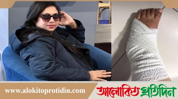 পা মচকে আহত শাবনূর