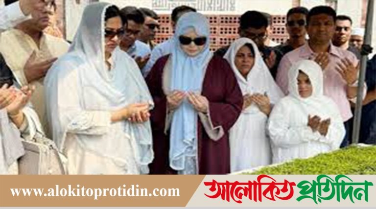 আরাফাত রহমানের কবর জিয়ারত করলেন শর্মিলা ও জোবাইদা রহমান!