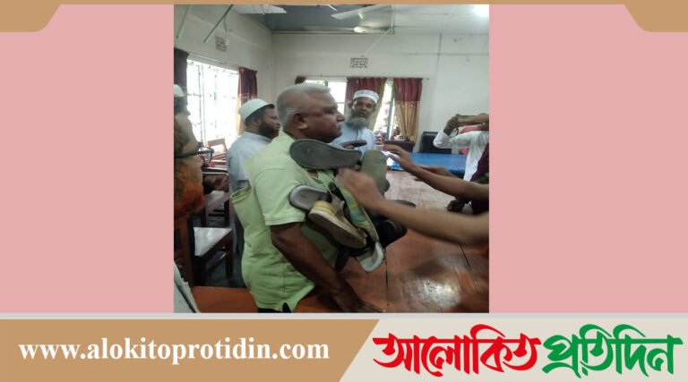 রাজবাড়ীতে নবীজি (সঃ) সম্পর্কে কটুক্তির অভিযোগে চিকিৎসক কে গণধোলাই