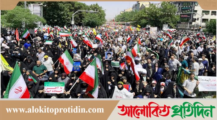 ইসরায়েলের বিরুদ্ধে ইরানের রাজধানীতে হাজার হাজার মানুষের বিক্ষোভ